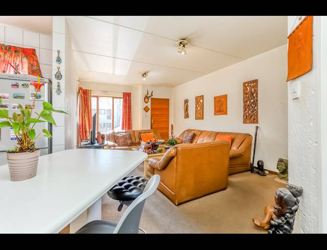 1 BEDROOM APARTMENT FOR SALE IN ELTONHILL